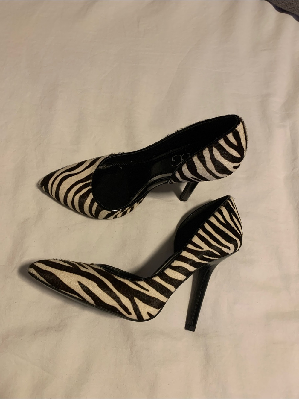 BCBG Paris Zebra-Print Pointed Toe Pumps. Size 7.5 NEW